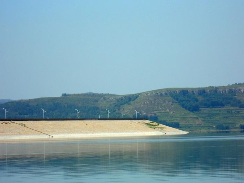 雷達(dá)水位計(jì)監(jiān)測(cè)系統(tǒng)，實(shí)時(shí)監(jiān)測(cè)水庫(kù)水位